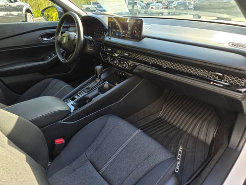 Used 2025 Honda Accord Sport image 4
