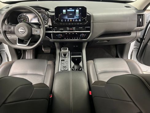 Used 2025 Nissan Pathfinder SL AWD/4WD image 45