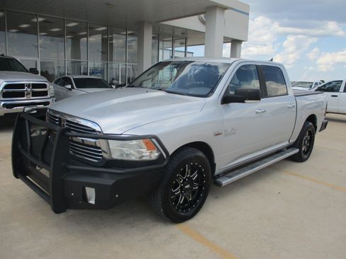 Used 2015 RAM 1500 Lone Star RWD image 2
