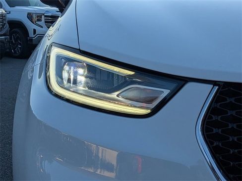 Used 2024 Chrysler Pacifica Touring-L image 9