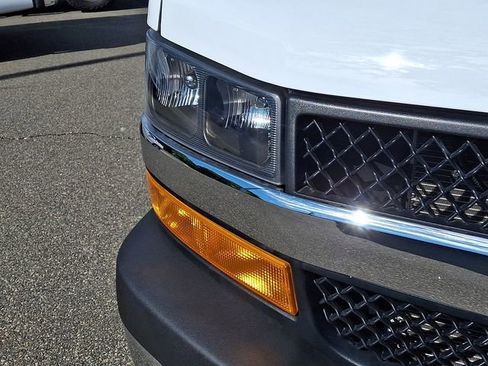 Used 2024 Chevrolet Express 2500 w/ Driver Convenience Package RWD image 18