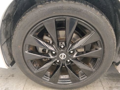 Used 2018 Nissan Sentra SR w/ SR Midnight Edition Package image 31