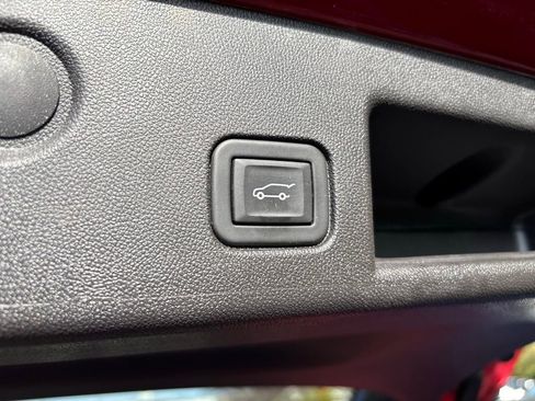 Used 2024 Chevrolet Equinox Premier image 22