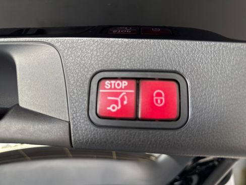 New 2026 Mercedes-Benz GLB 250 image 14