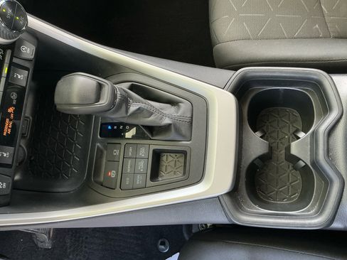 Used 2020 Toyota RAV4 XLE w/ Convenience Package image 15