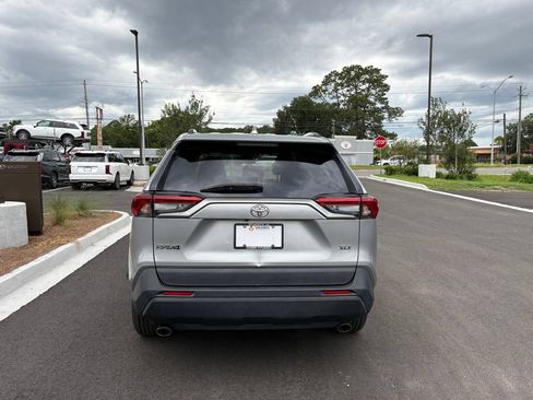 Used 2021 Toyota RAV4 XLE FWD image 4