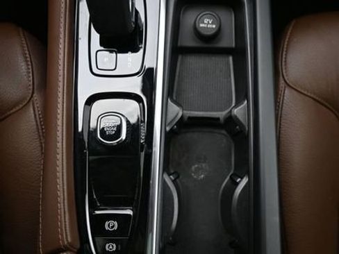 Used 2023 Volvo XC90 T8 Plus image 11