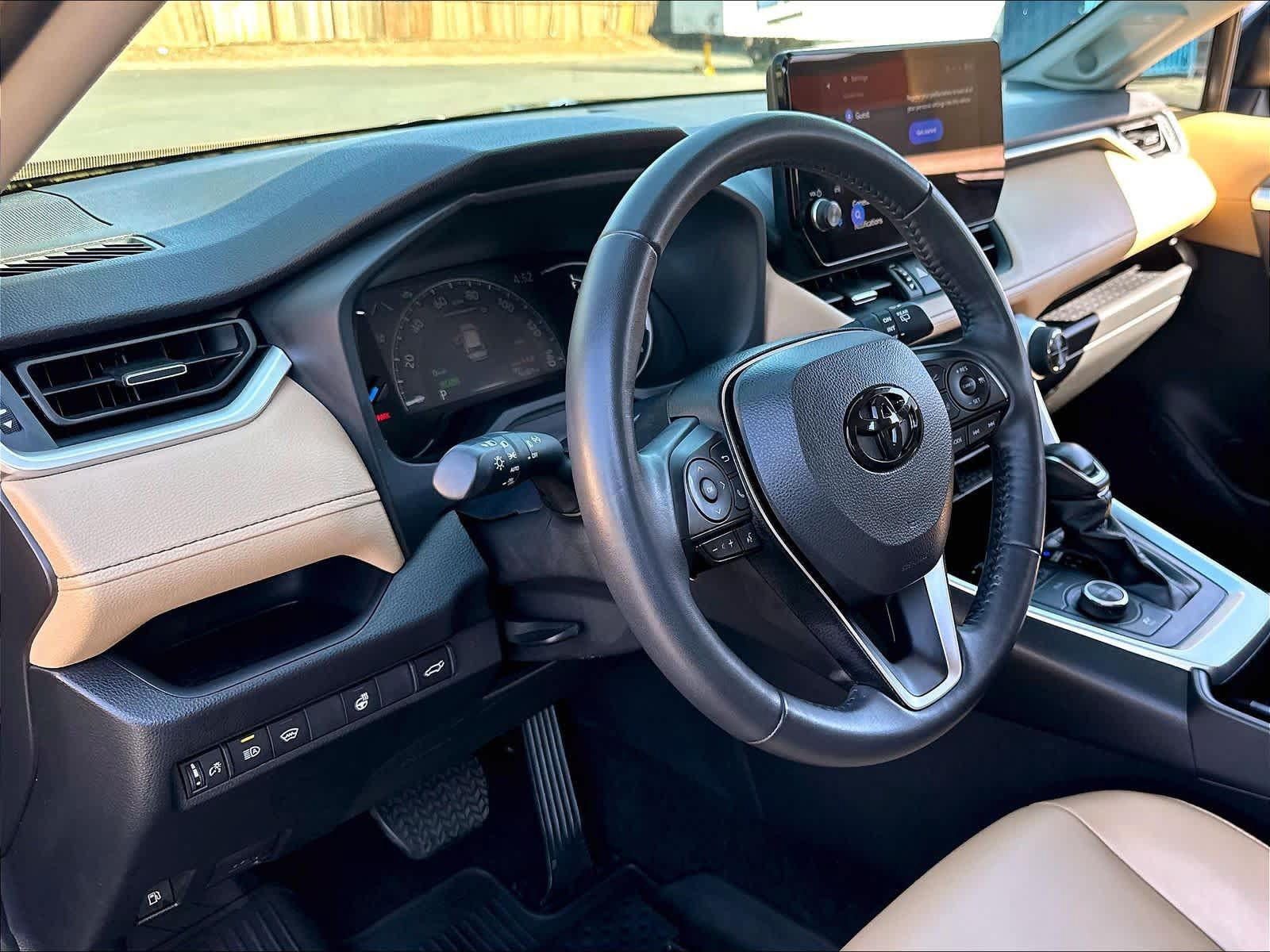 Used 2025 Toyota RAV4 XLE Premium w/ Weather Package AWD/4WD image 17