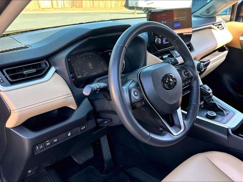 Used 2025 Toyota RAV4 XLE Premium w/ Weather Package AWD/4WD image 17