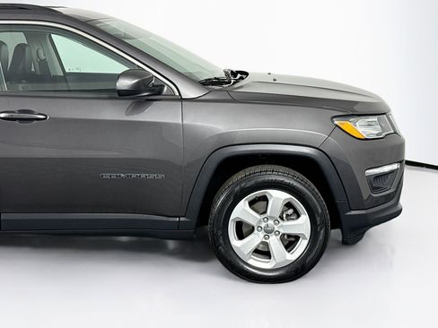 Used 2019 Jeep Compass Latitude w/ Cold Weather Group AWD/4WD image 39