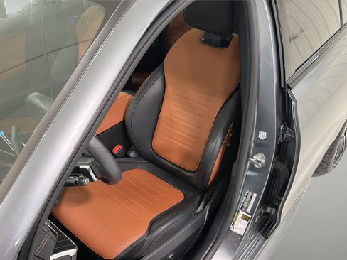 Used 2024 Mercedes-Benz C 300 Sedan image 9