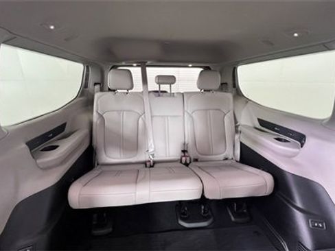 Used 2024 Jeep Wagoneer Series III w/ Flexible Seating Group image 9