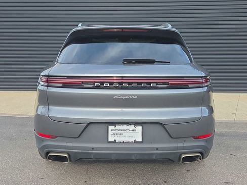 Certified 2024 Porsche Cayenne AWD/4WD image 23