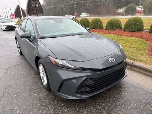 Used 2025 Toyota Camry LE image 3