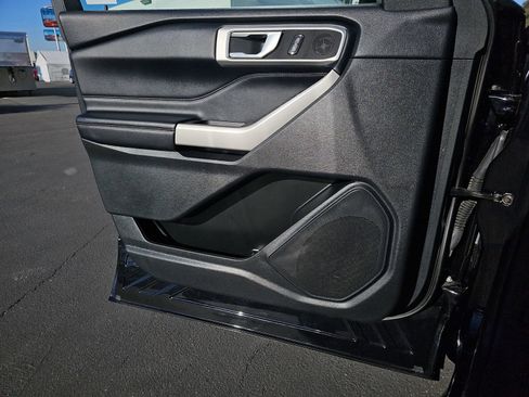 Used 2023 Ford Explorer XLT image 30