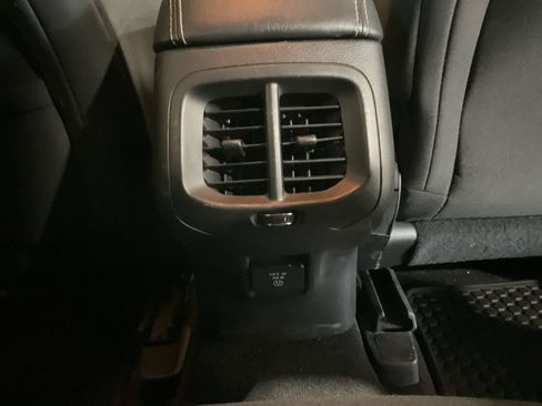 Used 2014 Jeep Cherokee Latitude w/ Cold Weather Group AWD/4WD image 18