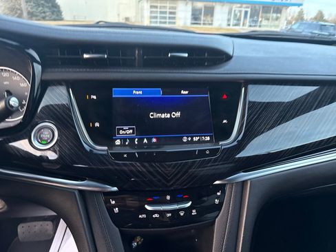 Used 2025 Cadillac XT6 Premium Luxury image 19