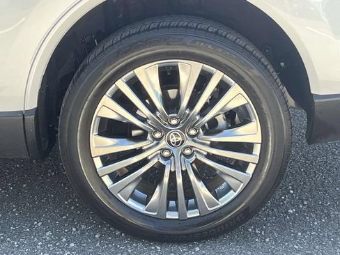 Used 2023 Toyota Venza Limited AWD/4WD image 11