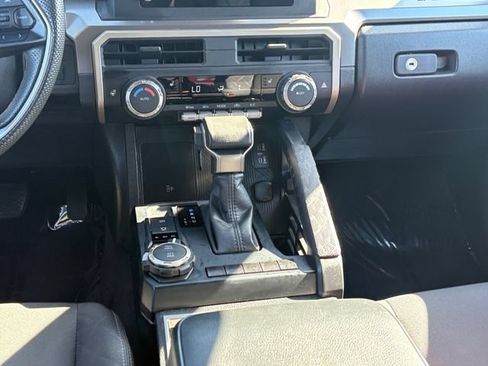 Certified 2024 Toyota Tacoma SR5 AWD/4WD image 17