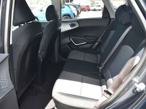 Used 2025 Kia Soul LX w/ LX Technology Package FWD image 21