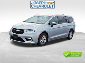 Used 2023 Chrysler Pacifica Touring-L FWD video 2