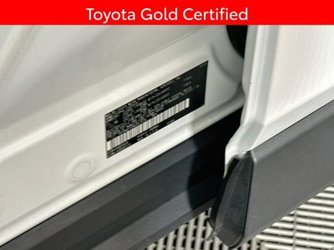 Certified 2022 Toyota RAV4 XLE AWD/4WD image 32