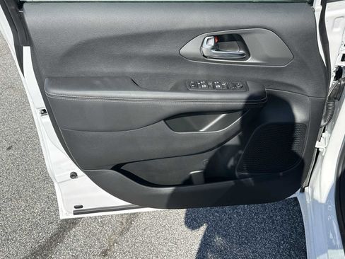 New 2026 Chrysler Voyager LX image 10