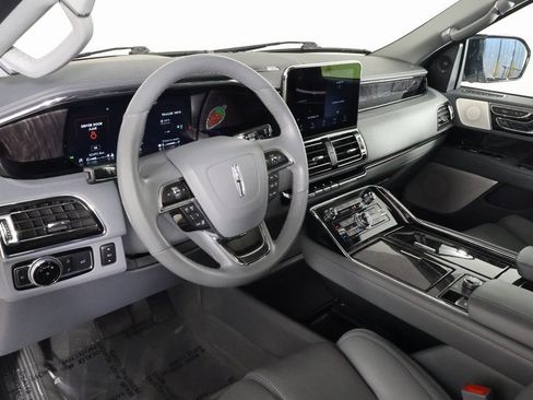Used 2020 Lincoln Navigator Reserve w/ Luxury Package AWD/4WD image 7