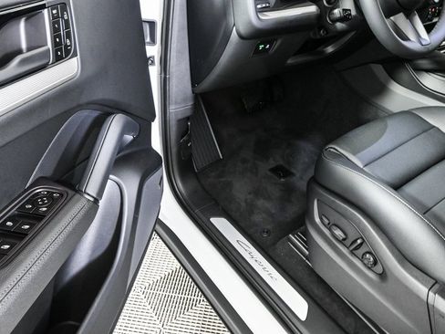 New 2025 Porsche Cayenne image 8