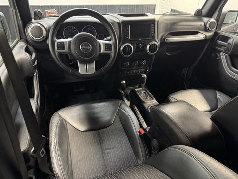 Used 2014 Jeep Wrangler Unlimited Freedom Edition image 6