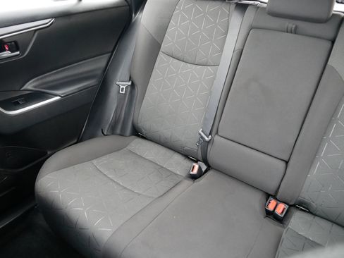 Used 2022 Toyota RAV4 XLE w/ Convenience Package image 12