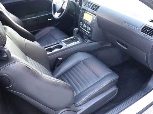 Used 2011 Dodge Challenger SE image 14