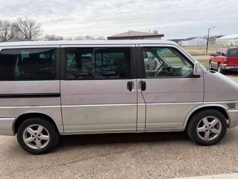 Used 2003 Volkswagen Eurovan MV FWD image 5