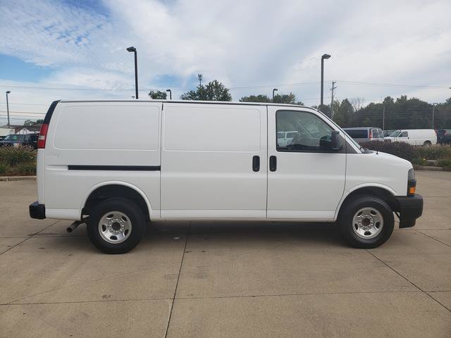 Used 2018 Chevrolet Express 2500 w/ Driver Convenience Package RWD image 4