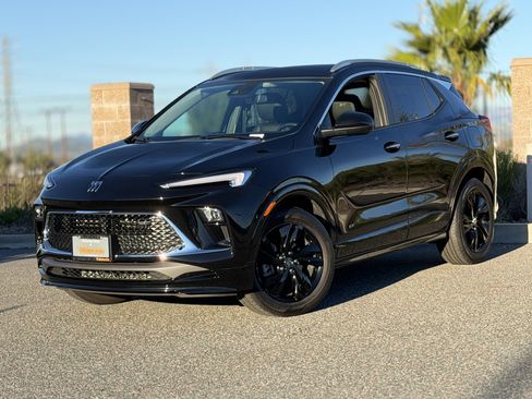 Used 2025 Buick Encore GX Sport Touring w/ Comfort Package image 2