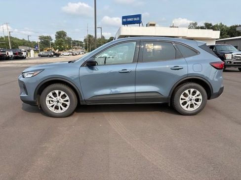 Used 2025 Ford Escape Active AWD/4WD image 2