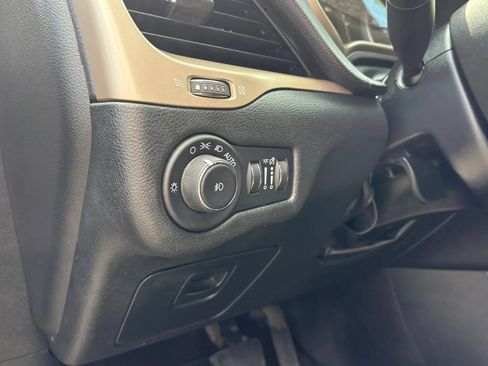 Used 2017 Jeep Cherokee Latitude AWD/4WD image 17