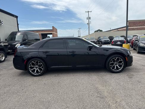 Used 2018 Chrysler 300 S RWD image 5