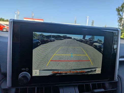 Used 2025 Toyota RAV4 XLE AWD/4WD image 6