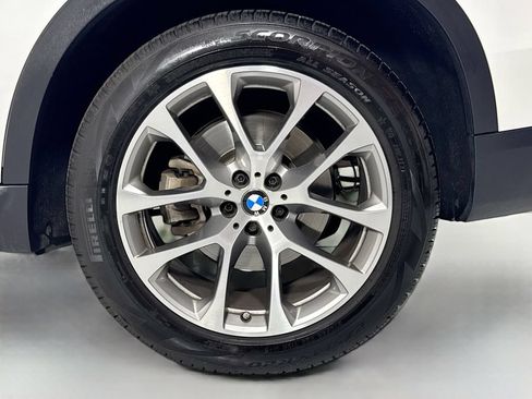 Used 2023 BMW X5 xDrive40i w/ Premium Package AWD/4WD image 9