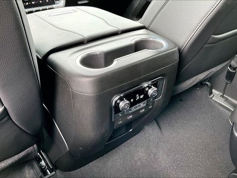Used 2025 GMC Yukon Denali w/ Denali Reserve Package AWD/4WD image 30