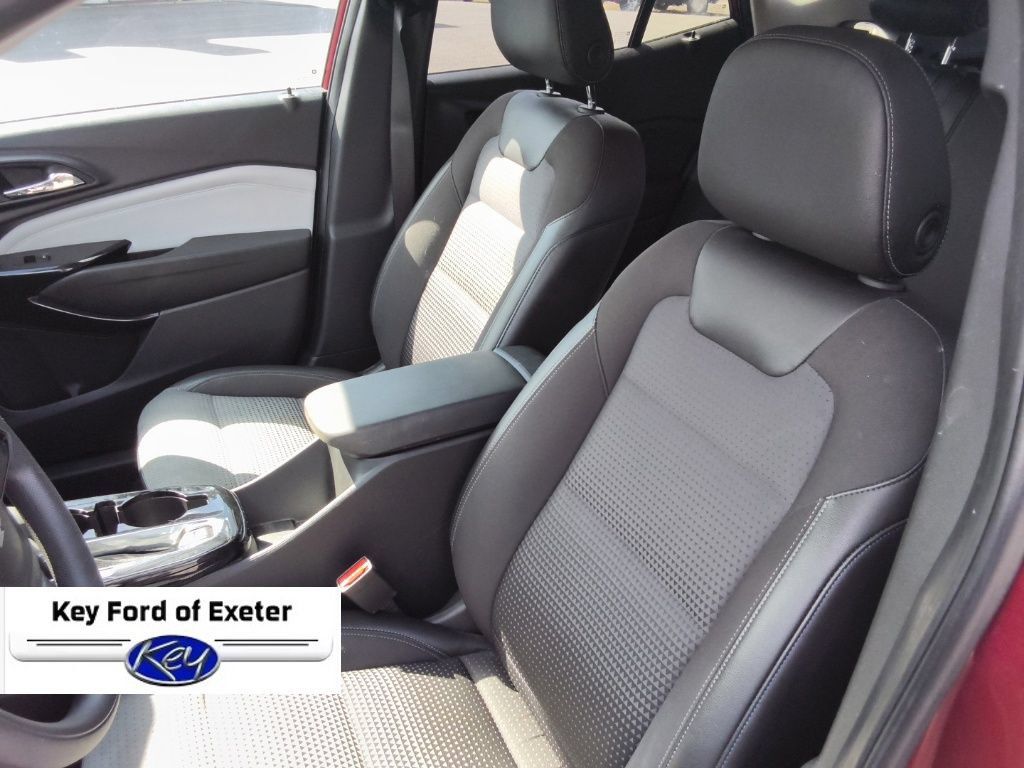 Used 2025 Chevrolet Trax LT FWD image 22