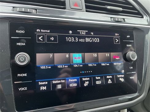 Used 2022 Volkswagen Tiguan SE image 14