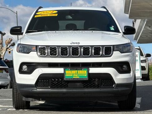 Used 2024 Jeep Compass Latitude image 6