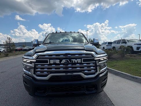 Used 2025 RAM 2500 Limited AWD/4WD image 9
