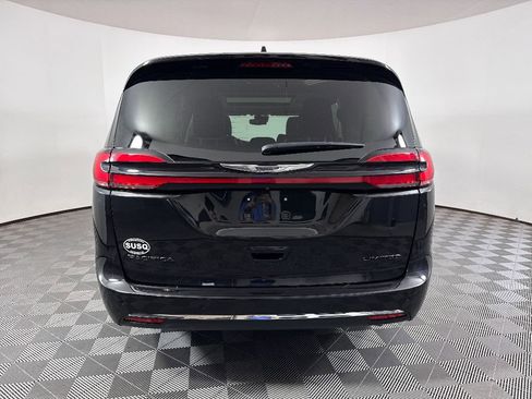 Used 2023 Chrysler Pacifica Limited FWD image 9