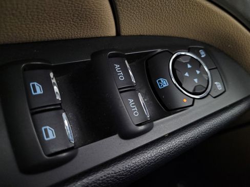 Used 2017 Ford Explorer XLT image 27