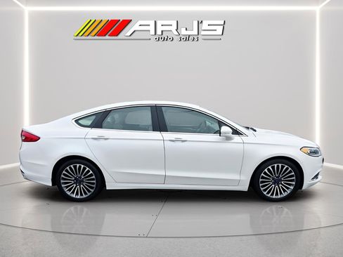 Used 2018 Ford Fusion SE w/ Fusion SE Technology Package image 4