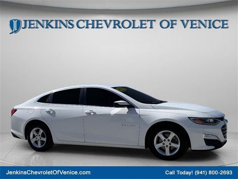 Used 2021 Chevrolet Malibu LS image 2