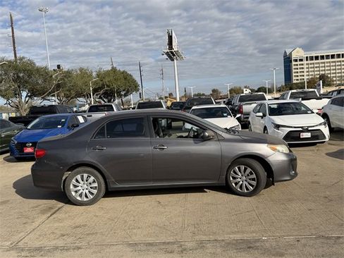 Used 2013 Toyota Corolla LE image 4